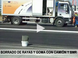Borrado de rayas y goma de un aeropuerto mediante camión de granallado y BMR Borrado de rayas y goma de un aeropuerto mediante camión de granallado y BMR
